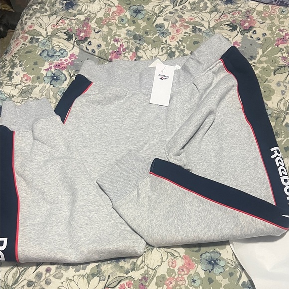 NWT Reebok International Limited Sweatshirt Set xl - Picture 2 of 7